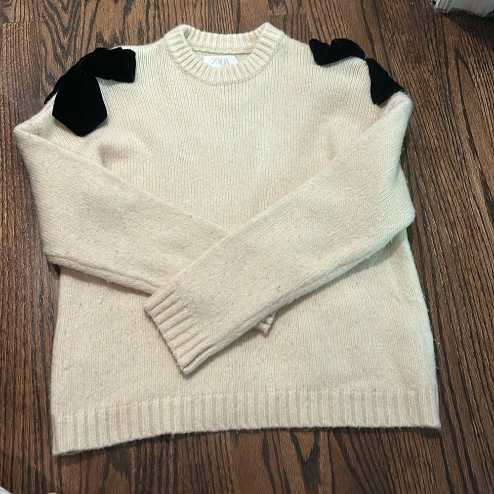 Cream sweater with black bows from ZARA